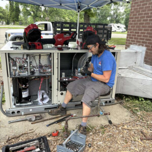 Ventec Installer installing Daikin Commercial HVAC unit